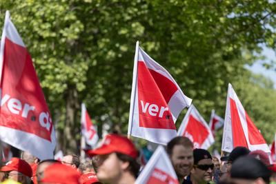 ver.di Demonstration vor der Bundesnetzagentur in Bonn - 08.05.2025-stock-foto