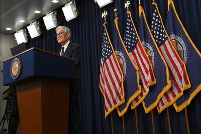 WASHINGTON, DC - MAY 07: U.S. Federal Reserve Chairman Jerome Powell delivers remarks at a news conference following a F-stock-foto