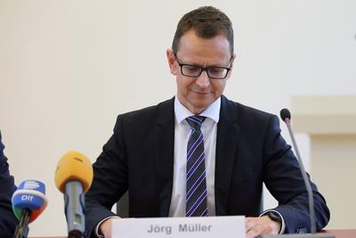 J?rg M?ller spricht w?hrend einer Pressekonferenz zu seiner Vorstellung als neuer Brandenburger Verfassungsschutz-Chef,-stock-photo