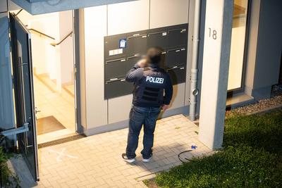 Schusswechsel mit Sturmgewehr - Polizei schie?t 26-j?hrigen Mann in Billerbeck an - 26-j?hriger schwer verletzt-stock-foto