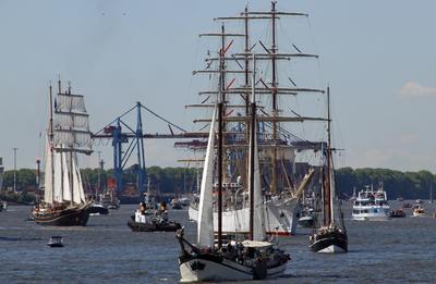 836. Hafengeburtstag in Hamburg: die Einlaufparade. *** 836 Port Birthday in Hamburg the entry parade-stock-foto