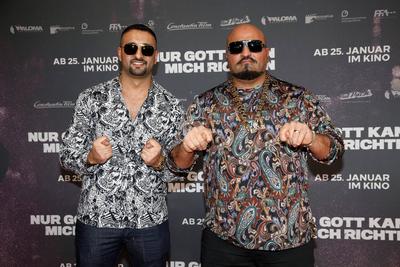 SSIO und Xatar auf dem Roten Teppich bei der Premiere von Nur Gott kann mich richten im Cinestar Metropolis in Frankfurt-stock-foto