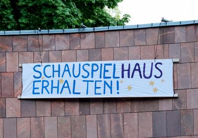 Schauspielhaus besetzt-stock-foto
