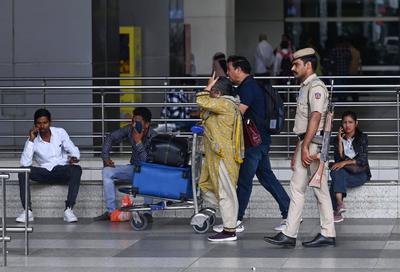 Delhi Airport Impacted Amid Tensions With Pakistan-stock-foto