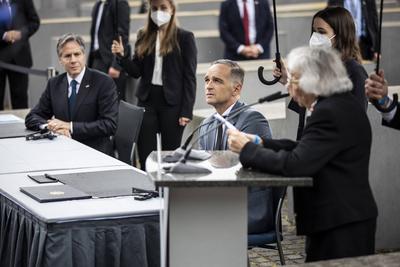 (R-L) Margot Friedlaender, Zeitzeugin des Holocausts, Heiko Maas, Bundesaussenminister, und Antony Blinken, Aussenminist-stock-foto