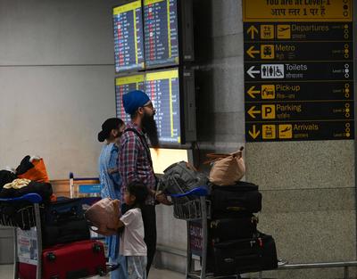 Delhi Airport Impacted Amid Tensions With Pakistan-stock-foto