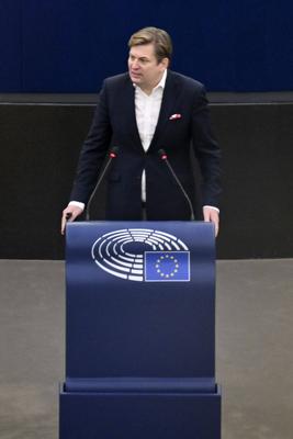 Maximilian Krah bei einer Plenartagung zum anhaltenden massiven Vorgehen gegen die Zivilgesellschaft und Menschenrechtsv-stock-photo