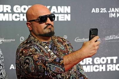 Nur Gott Kann Mich Richten Rapper Xatar b?rgl Giwar Hajabi anl??lich der Premiere des Kinofi-stock-photo