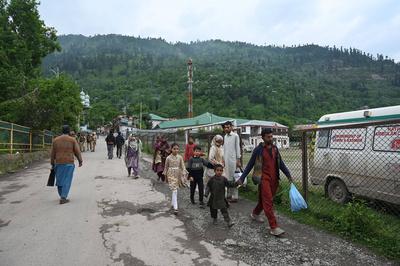 Civilians Evacuated As Uri Sector Faces Crossborder Artillery Attack From Pakistan-stock-foto