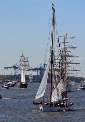 836. Hafengeburtstag in Hamburg: die Einlaufparade. *** 836 Port Birthday in Hamburg the entry parade-stock-foto