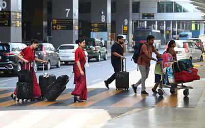 Delhi Airport Impacted Amid Tensions With Pakistan-stock-foto