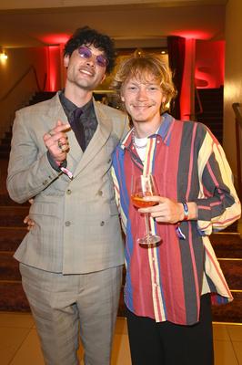 Filip Schnack mit Gast-stock-foto