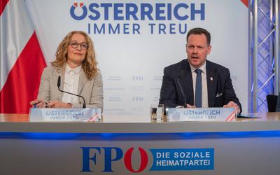20250509 FPOe PK mit G. Kaniak und M.C. Giuliani-Sterrer-WHO-Pandemievertrag stoppenPraesentation Petition-stock-foto