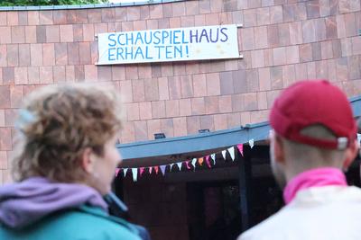 Schauspielhaus besetzt-stock-foto
