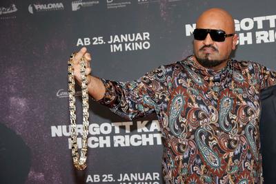 Xatar auf dem Roten Teppich bei der Premiere von Nur Gott kann mich richten im Cinestar Metropolis in Frankfurt am Main.-stock-foto
