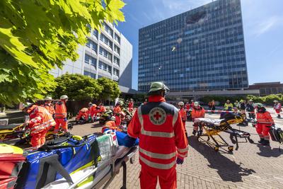 Reportage 10.05.2025 Mit der gro?angelegten Katastrophenschutz-?bung ?L?wenzahn? probt die Stadt Erlangen mit 800 Haupt- und Ehrenamtlichen und dutzenden von Fahrzeugen den Extremfall-stock-foto