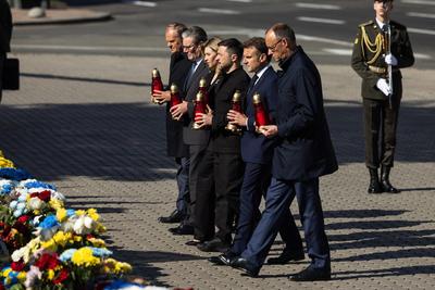 Ukrainian President Volodymyr Zelenskyy participates in events alongside European leaders within the Coalition of the Willing-stock-foto