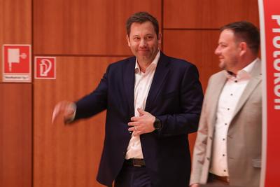 Politik - Landespolitik - NRW - ordentlicher Landesparteitag der NRWSPD in Duisburg 10.05.2025-stock-foto