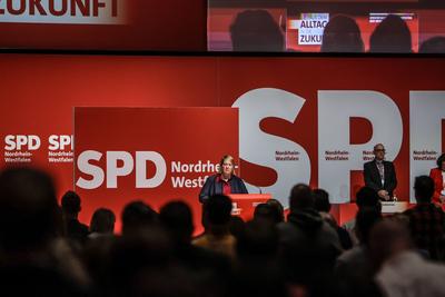 Politik - Landespolitik - NRW - ordentlicher Landesparteitag der NRWSPD in Duisburg 10.05.2025-stock-foto