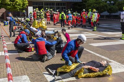 Reportage 10.05.2025 Mit der gro?angelegten Katastrophenschutz-?bung ?L?wenzahn? probt die Stadt Erlangen mit 800 Haupt- und Ehrenamtlichen und dutzenden von Fahrzeugen den Extremfall-stock-foto