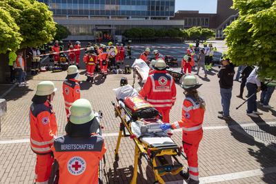 Reportage 10.05.2025 Mit der gro?angelegten Katastrophenschutz-?bung ?L?wenzahn? probt die Stadt Erlangen mit 800 Haupt- und Ehrenamtlichen und dutzenden von Fahrzeugen den Extremfall-stock-foto