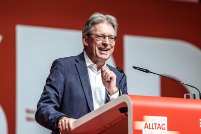 Politik - Landespolitik - NRW - ordentlicher Landesparteitag der NRWSPD in Duisburg 10.05.2025-stock-foto