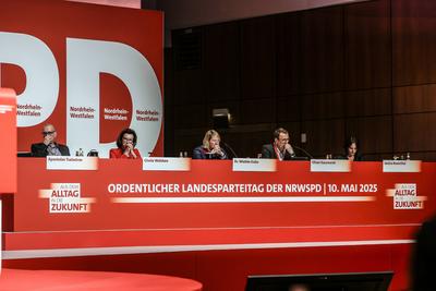 Politik - Landespolitik - NRW - ordentlicher Landesparteitag der NRWSPD in Duisburg 10.05.2025-stock-foto
