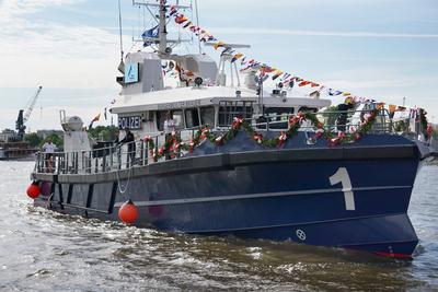 Hamburg - HafengeburtstagTaufe der neuen Hybrid Polizeiboote im Rahmenn des Hafengeburtstag in Hamburg-stock-foto
