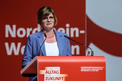 Politik - Landespolitik - NRW - ordentlicher Landesparteitag der NRWSPD in Duisburg 10.05.2025-stock-foto