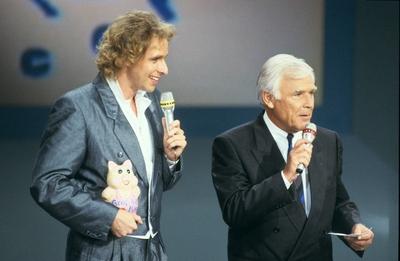 Joachim Fuchsberger (re.) mit Thomas Gottschalk 09/87 ru Joachim Fuchsberger (re.) und Thomas Gottschalk im September 19-stock-photo
