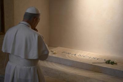 ITALY - POPE  LEO XIV  PRAYS IN FRONT OF POPE FRANCIS' TOMB AT SANTA MARI AMAGGIORE IN ROME , ITALY  - 2025/5/10-stock-photo