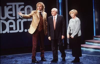 Wetten, da?...? (ZDF) v.li.: Thomas Gottschalk, Michail und Raissa Gorbatschow 12/96 her TV Fernsehen Show Studio Dekor-stock-foto
