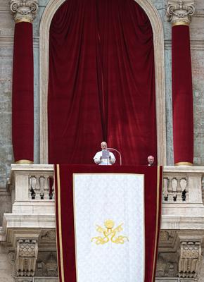 Rom, Vatikan 11.05.2025 Erstes Sonntagsgebet / Regina Caeli von der Loggia am Petersdom von Papst Leo XIV. *** Rome, Vat-stock-foto