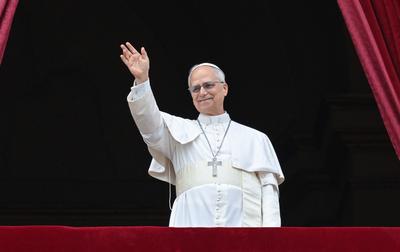 Rom, Vatikan 11.05.2025 Erstes Sonntagsgebet / Regina Caeli von der Loggia am Petersdom von Papst Leo XIV. *** Rome, Vat-stock-foto