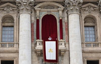 Rom, Vatikan 11.05.2025 Erstes Sonntagsgebet / Regina Caeli von der Loggia am Petersdom von Papst Leo XIV. *** Rome, Vat-stock-foto