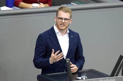 Tim Kl?ssendorf in der 58. Sitzung des Deutschen Bundestages im Reichstagsgeb?ude. Berlin, 30.09.2022 *** Tim Kl?ssendo-stock-foto