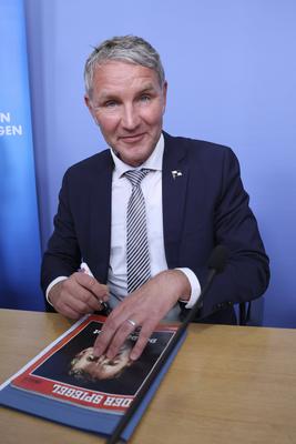 Bj?rn H?cke bei PK rechtliches Gutachten zum Thema Verfassungsschutz in Berlin-stock-foto