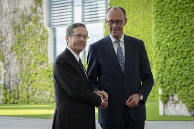 Bundeskanzler, Kanzleramt, Friedrich Merz, Pr?sident, Israel, Isaac Herzog-stock-foto