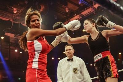 Tessa Bergmeier Nadja Abd El Farrag SAT 1 Promiboxen im Castello in D?sseldorf-stock-foto