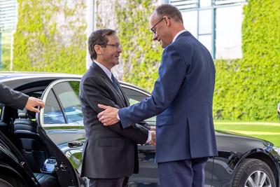 BK Merz begruesst Israels Praesident-stock-foto