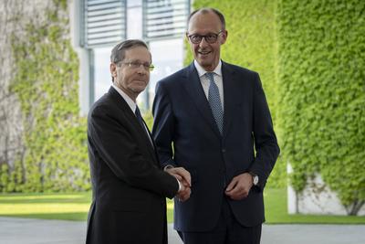Bundeskanzler, Kanzleramt, Friedrich Merz, Pr?sident, Israel, Isaac Herzog-stock-foto