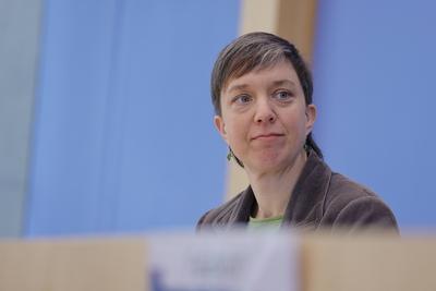 Dr. Angelika Gellrich, Fachbegleitung der Umweltbewusstseinsstudie, UBA, Deutschland, Berlin, Bundespressekonferenz, The-stock-foto