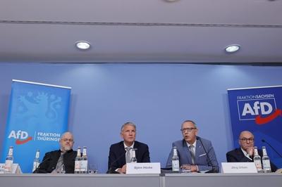 Michael Elicker, Bj?rn H?cke, Fraktions- und Landesvorsitzender AfD Th?ringen, J?rg Urban, Fraktions- und Landesvorsitze-stock-foto