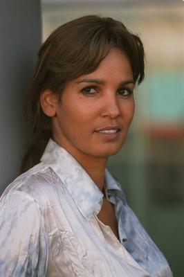 Bildnummer: 56915181  Datum: 11.10.2001  Copyright: imago/teutopressNadja Abdel Farrag (TV-Moderatorin) 10/01 puch Frau Sudan Halbsudanesin Halb-Sudanesin Moderation TV Fernsehen Model Gesang Erotik-Show peep! dunkelh?utig dunkelhaarig langhaarig Zopf Pferdeschwanz leger Bluse weiss gemustert stehend draussen Portrait hoch nachdenklich fragend l?chelnd posierend angelehnt Pfeiler S?ule Buchmesse am 11.10.2001 in Frankfurt am Main Farbnegativ Naddel People Shooting x0x xsk 2001 hoch  56915181 Date 11 10 2001 Copyright Imago  Nadja Abdel Farrag TV Presenter 10 01 Puch Woman Sudan  half Sudanesin Moderation TV Television Model Singing Eroticism Show Peep dark-skinned dark haired long haied Plait Horse tail casual Blouse white patterned standing outside Portrait vertical contemplative questioningly smiling posing relationship Piers Column Book Fair at 11 10 2001 in Frankfurt at Main Color negative Naddel Celebrities Shooting x0x xSK 2001 vertical-stock-foto