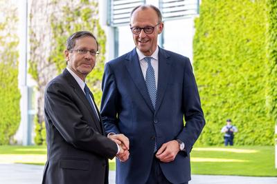BK Merz begruesst Israels Praesident-stock-foto