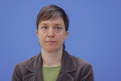Dr. Angelika Gellrich, Fachbegleitung der Umweltbewusstseinsstudie, UBA, Deutschland, Berlin, Bundespressekonferenz, The-stock-foto