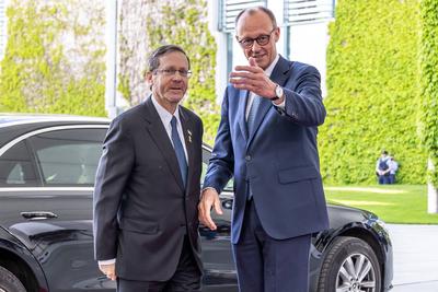 BK Merz begruesst Israels Praesident-stock-foto