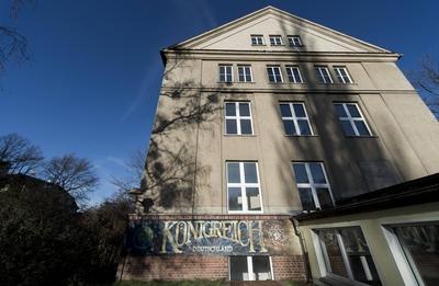 Peter Fitzek K?nig von Neudeutschland aufgenommen am Donnerstag 14 01 2016 vor dem ehemaligen-stock-foto