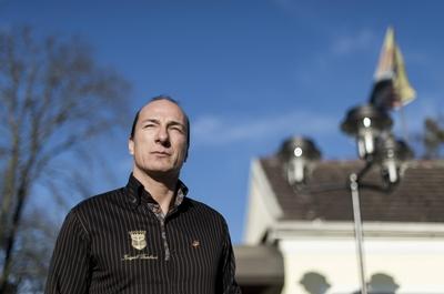 Peter Fitzek, K?nig von Neudeutschland , aufgenommen am Donnerstag (14.01.2016) vor dem ehemaligen Krankenhaus in Witte-stock-foto