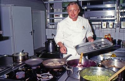 Alfons Schuhbeck Sternekoch Alfons Schuhbeck kocht bei einem Besuch von Prinz Charles in Deutschland, 2004. Star chef A-stock-foto